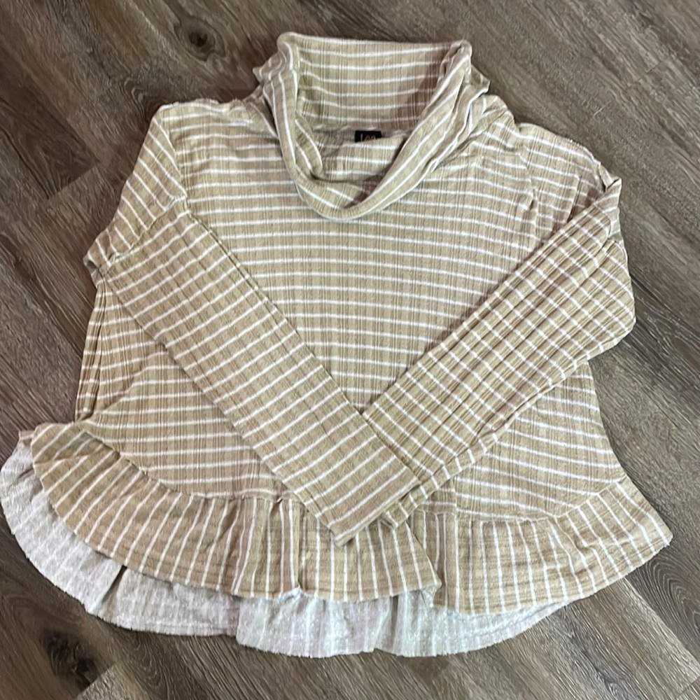 Beige Womens XL flows sweater